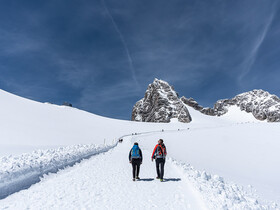 Winterwandern am Dachstein | © Josh Absenger