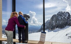 Digitales Fernrohr im Dachstein Gletscherrestaurant | © Harald Steiner