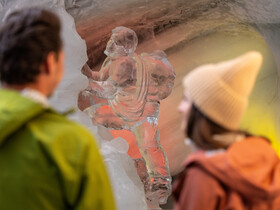 Erforsche den Gletscher im Dachstein Eispalast | © Harald Steiner