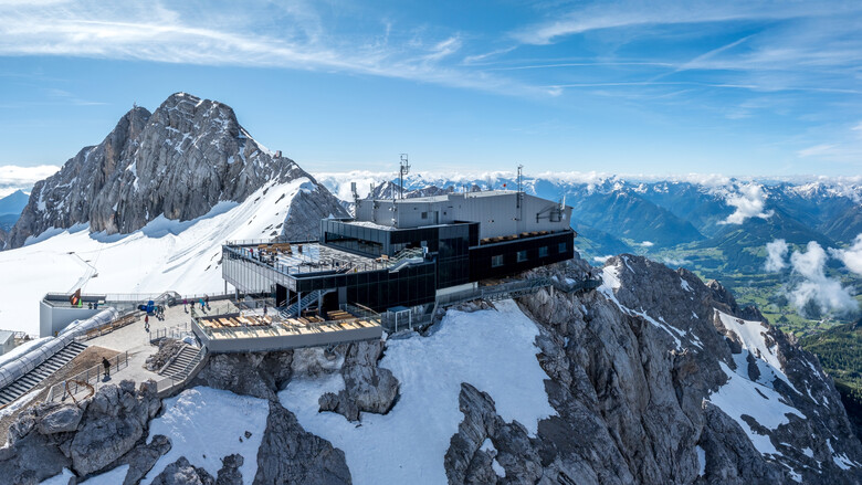 Die Dachstein Gletscher Bergstation | © Josh Absenger